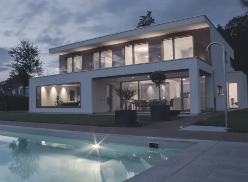 Einfamilienhaus & Villa